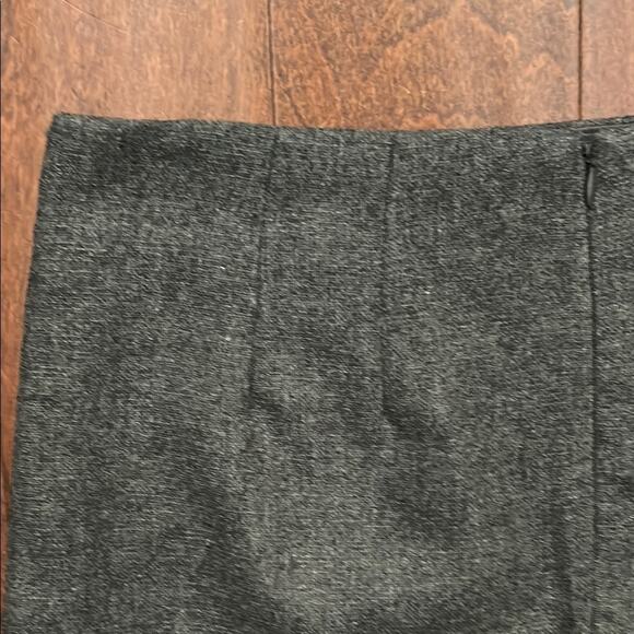 Willi Smith Wool Blend Gray Mini Skirt with Faux Slash Pockets, Size 6 - Picture 5 of 9